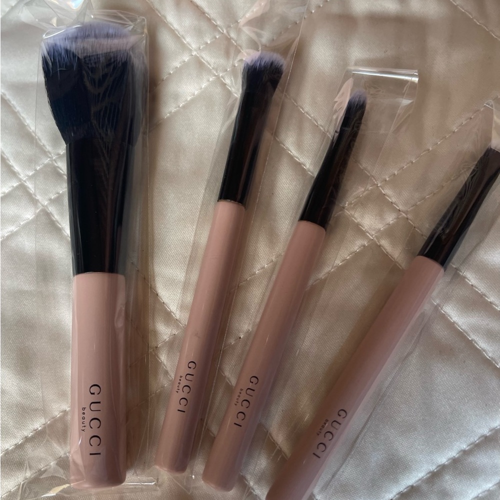 Gucci Beauty Soft Pink Cosmetic Brush Holder - Picture 4 of 7